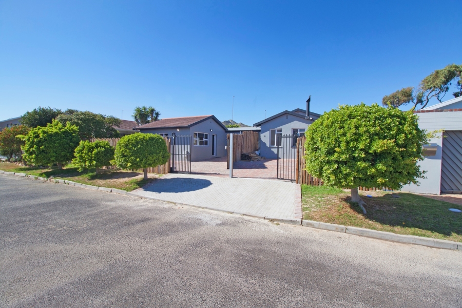 To Let 3 Bedroom Property for Rent in Sunnydale Western Cape